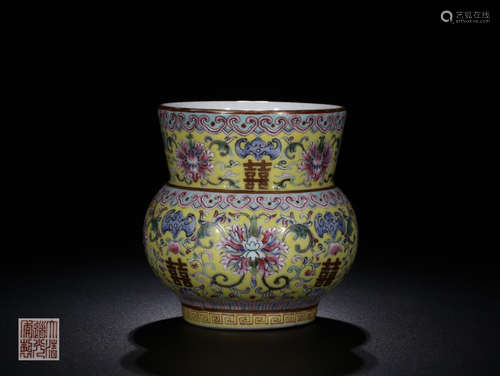 A DAOGUANG MARK FAMILLE ROSE PORCELAIN SLAG BUCKET