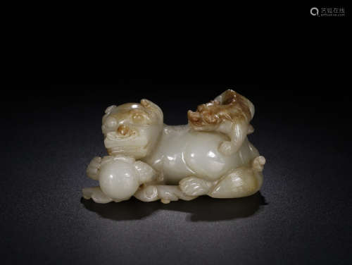 A HETIAN JADE ORNAMENT OF LION SHAPED