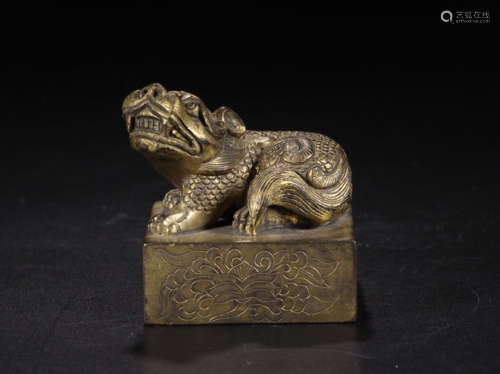 A GILT BRONZE SQUARE SEAL OF BEAST SHAPED