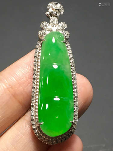 A GREEN JADEITE PENDANT OF LUCKY BEAN