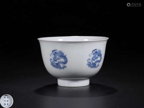 A KANGXI MARK BLUE&WHITE CUP