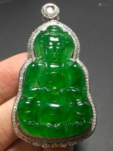 A GREEN JADEITE PENDANT OF GUANYIN
