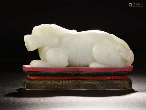 A HETIAN JADE ORNAMENT OF BEAST SHAPED