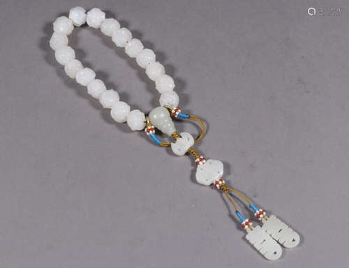 A HETIAN JADE BRACELET WITH 18 BEADS