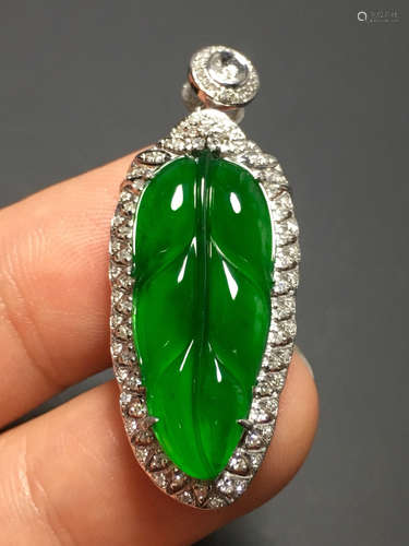 A GREEN JADEITE PENDANT OF TREE LEAF