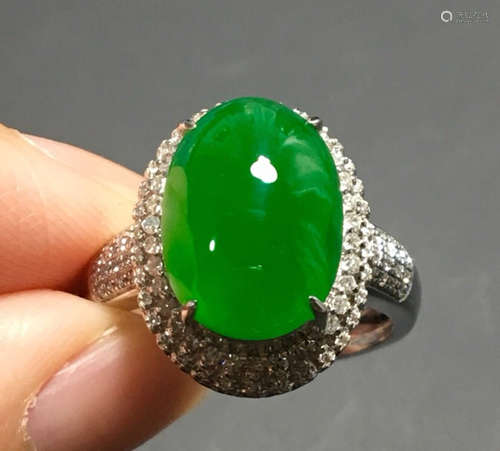 A GREEN JADEITE RING