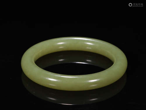 A HETIAN YELLOW JADE BANGLE