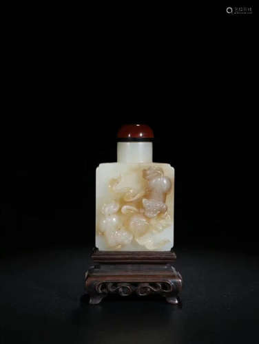 A HETIAN JADE SNUFF BOTTLE OF TWO LIONS