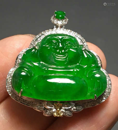 A GREEN JADEITE PENDANT OF BUDDHA