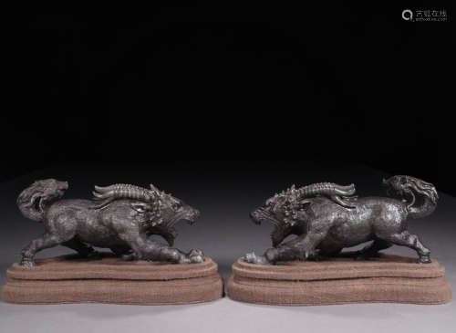 A PAIR OF SHOUSHAN STONE ORNAMENTS OF BEAST SHAPED
