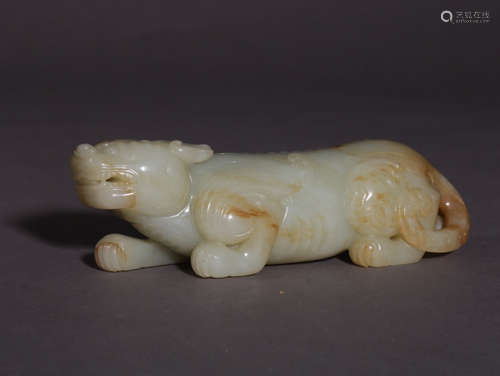 A HETIAN JADE ORNAMENT OF BEAST SHAPED