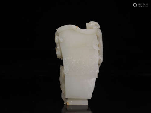 A HETIAN JADE SQUARE CUP OF DRAGON PATTERN