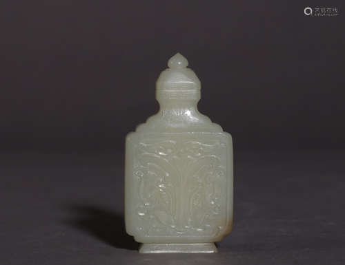 A HETIAN JADE SNUFF BOTTLE OF BEAST PATTERN