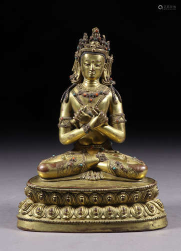 A GILT BRONZE BUDDHA ORNAMENT EMBEDED TURQUOISE STONE