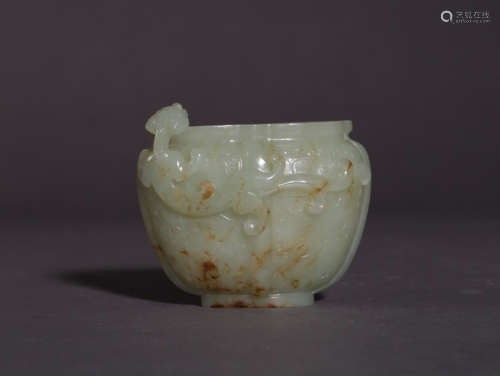 A HETIAN JADE VESSEL OF FLORAL PATTERN