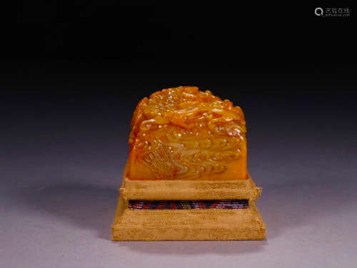 A TIANHUANG STONE SEAL OF DRAGON CARVING