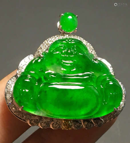 A GREEN JADEITE PENDANT OF BUDDHA