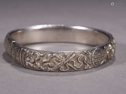 A SILVER BANGLE CARVING LUCKY PATTERN