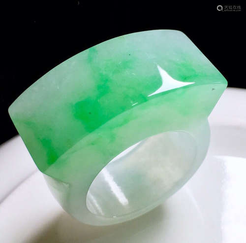 A JADEITE THUMB RING OF SADDLE