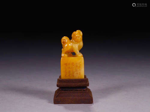 A TIANHUANG STONE SEAL OF LION SHAPED