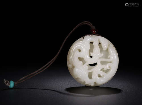 A HETIAN JADE PENDANT OF DRAGON PATTERN