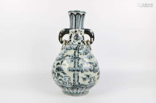 A Chinese Blue and White Porcelain Vase