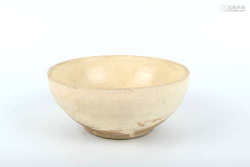 A Chinese Ge-Type Porcelain Bowl