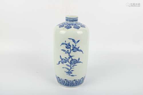 A Chinese Blue and White Porcelain Vase