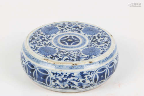 A Chinese Blue and White Porcelain Stand