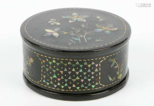 A Chinese Lacquer Round Box with Cover