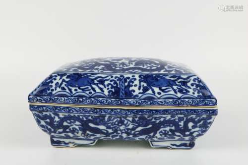 A Chinese Blue and White Porcelain Square Box with Cover