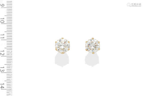 A pair of diamond earstuds