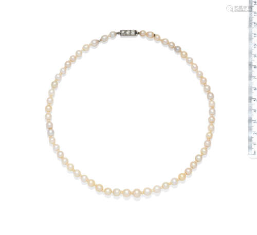 A single-row natural pearl necklace with a diamond clasp