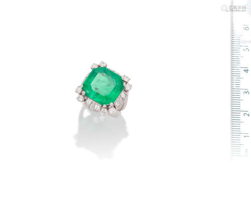 An emerald and diamond cluster ring