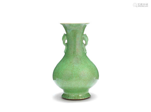 17th/18th century A green-glazed ge-type baluster vase