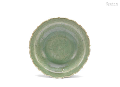 16th century A small Longquan celadon-glazed bracket-rimmed dish