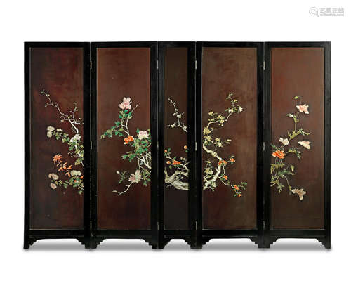 Late Qing Dynasty An unusual five-leaf famille rose porcelain-inlaid lacquer screen