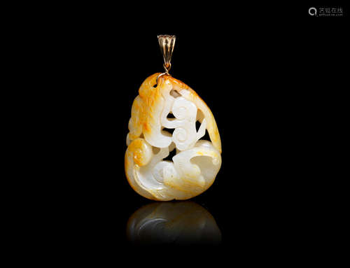 18th/19th century A white and russet jade 'squirrel and grapevine' pendant