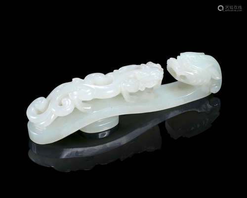 18th century A white jade dragon belt hook