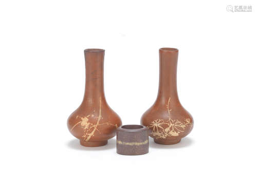 19th century A small pair of slip-decorated Yixing bottle vases and a rare Yixing thumb ring