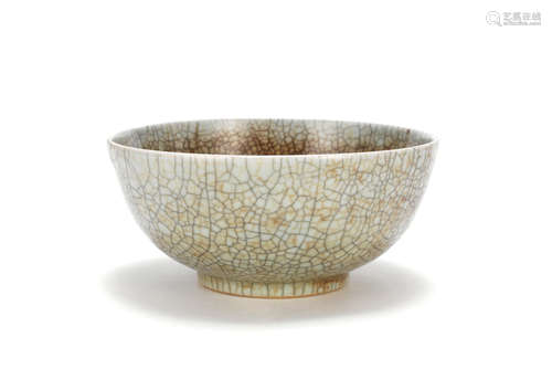 18th century A ge-type crackle-glazed bowl