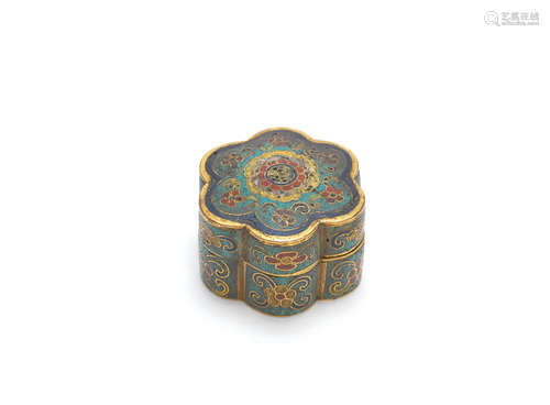 18th century A small cloisonné enamel 'floral' box and cover