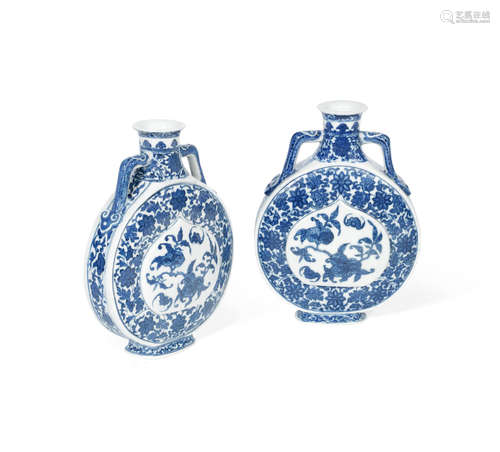 Underglaze blue Qianlong seal marks, 19th century A pair of blue and white moon flasks