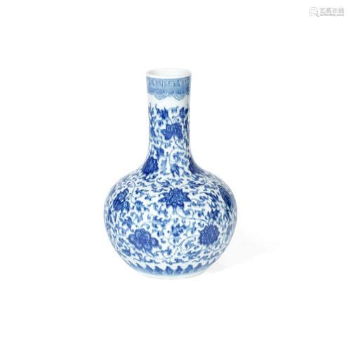 18th century A blue and white Ming-style 'lotus' vase