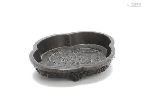 17th/18th century A bronze 'squirrel and grapvines' quatre-foil tray