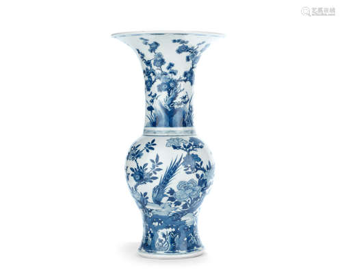 18th century A blue and white baluster vase, yenyen