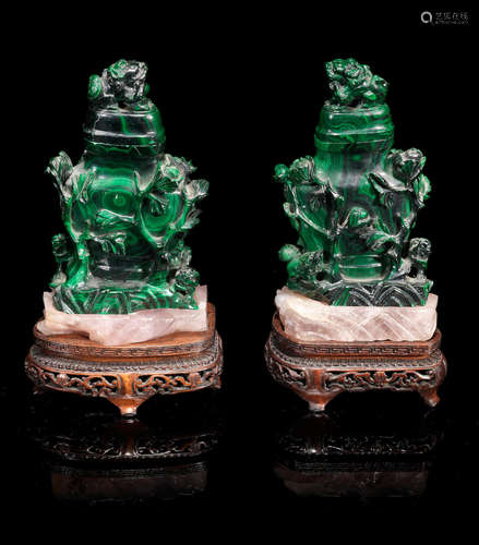 19th century A pair of malachite baluster vases and covers with rose quartz stands