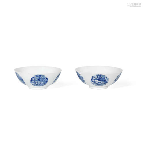 Late Qing Dynasty A pair of blue and white 'dragon roundel' bowls