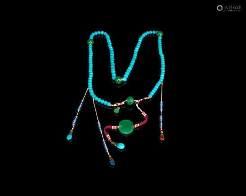 Late Qing Dynasty A turquoise glass court necklace, chaozhu