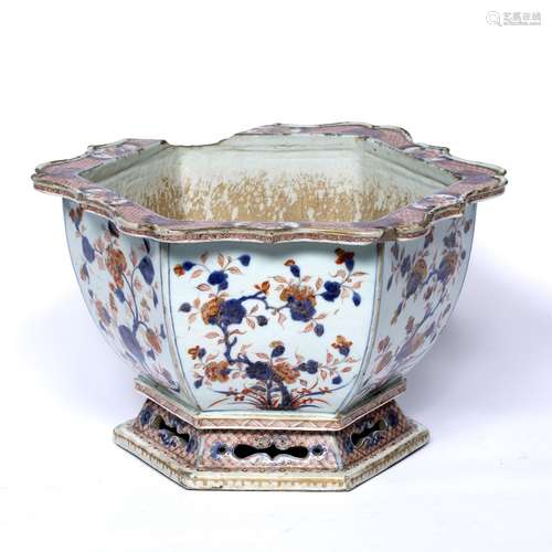 Hexagonal shaped imari jardiniere Chinese, Kangxi (1661-1722) decorated with floral patterns, the